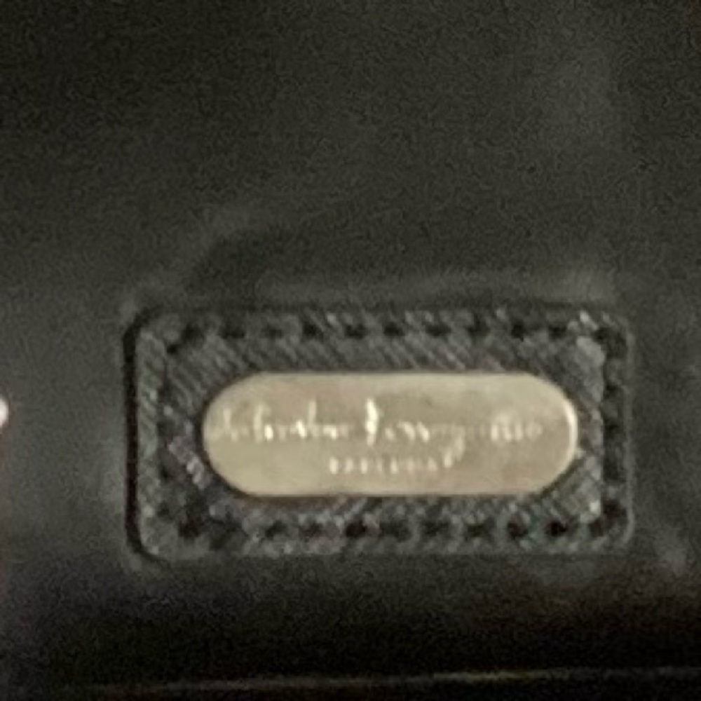 Ferragamo- Toiletry Set - Picture 5 of 5